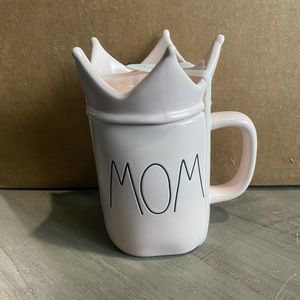 NEW- Rae Dunn- Pink w Crown ‘MOM’ Mug